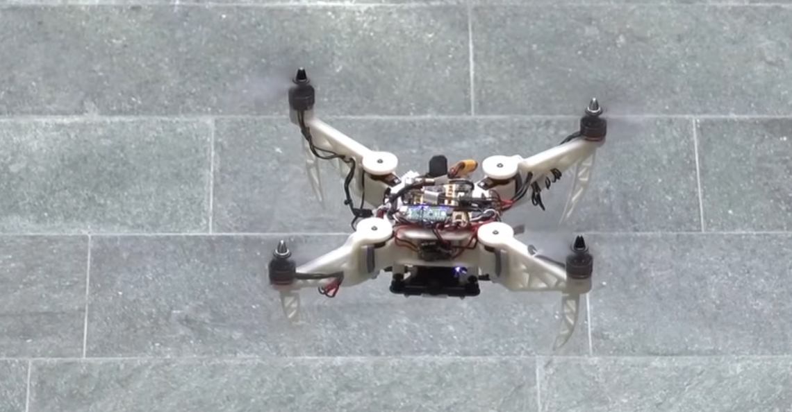1545043565-universiteit-zurich-maakt-drone-die-tijdens-vlucht-opvouwt.jpg