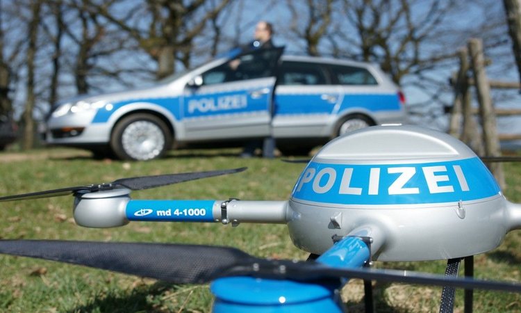 Duitse verkeerspolitie zet drone in voor handhaven minimale volgafstand tussen voertuigen