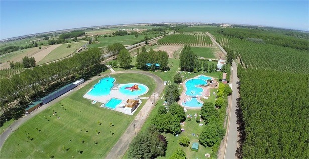 zwembad-valencia-dji-phantom-drone-quadcopter-zomer