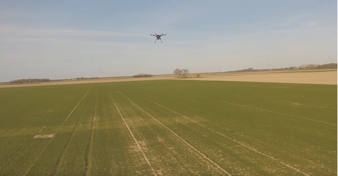 1463002232-agrofuture-landbouw-drone-dji-spreading-wings-s900-hexacopter.jpg