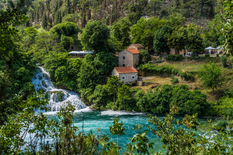 Prachtige luchtopnames KRKA watervallen in Kroatië